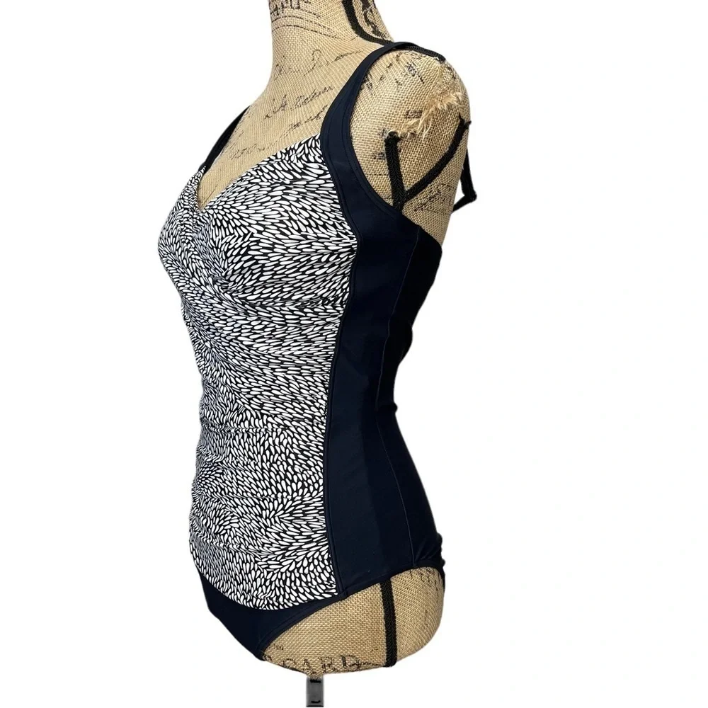 CROFT & Barrow Black and White One Piece Slimming Swimsuit Size 12